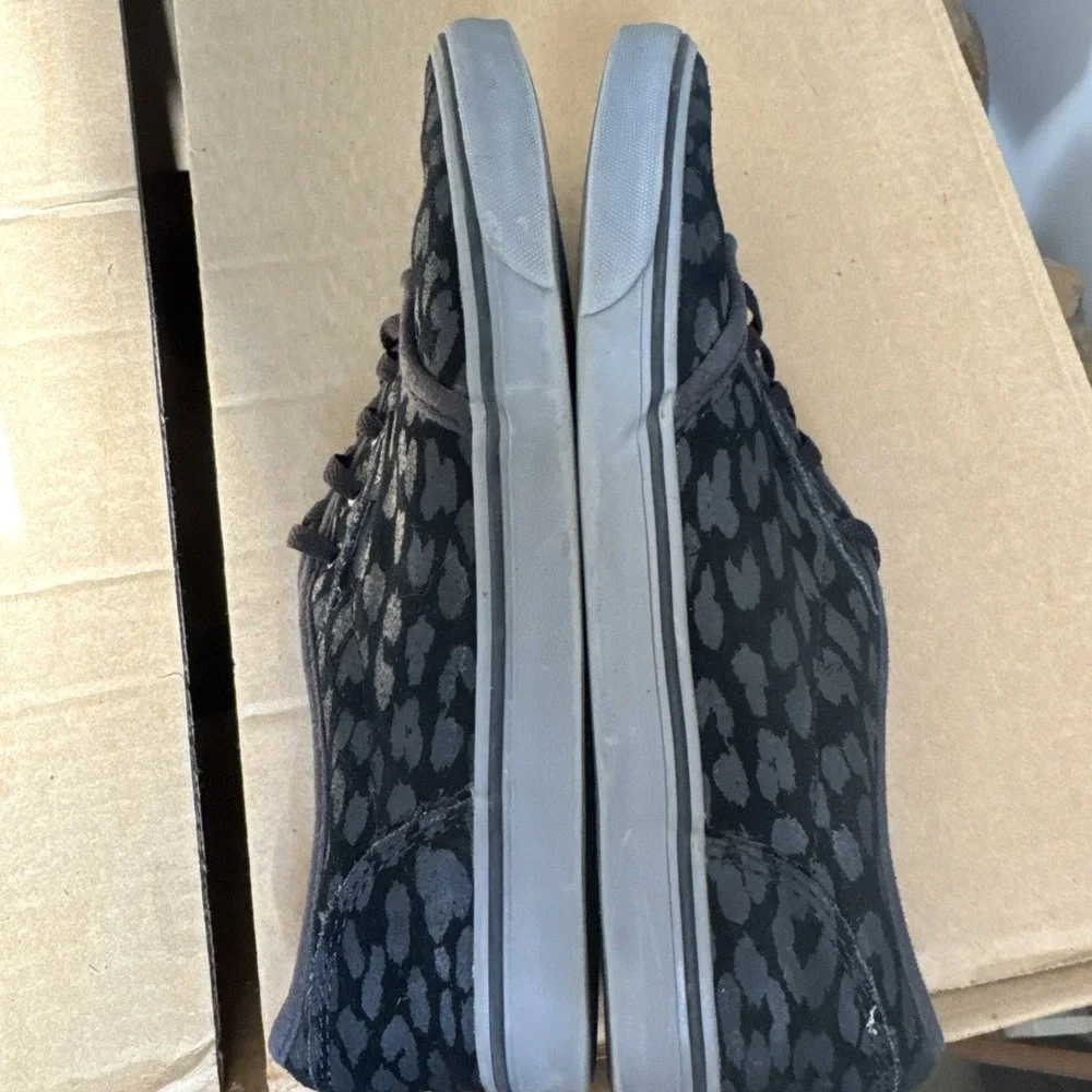 Vans Suede Leather Skateboard Sneakers Shoes Womens 9 Low Top Black Animal Print